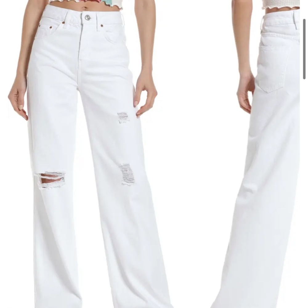 BDG Urban Outfitters Ripped Mom Jeans SIZE W24